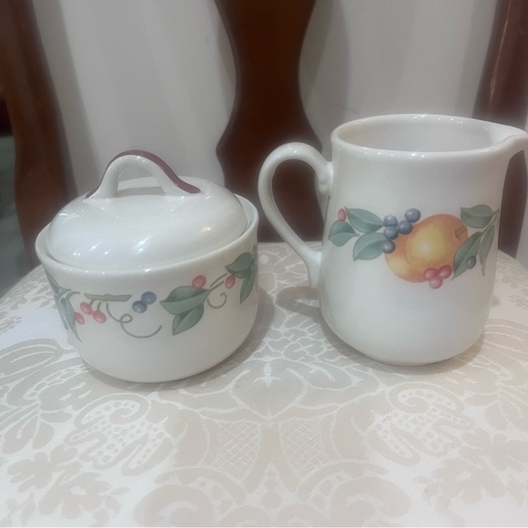Corelle Stoneware Cream and White Dish - Picture 1 of 4